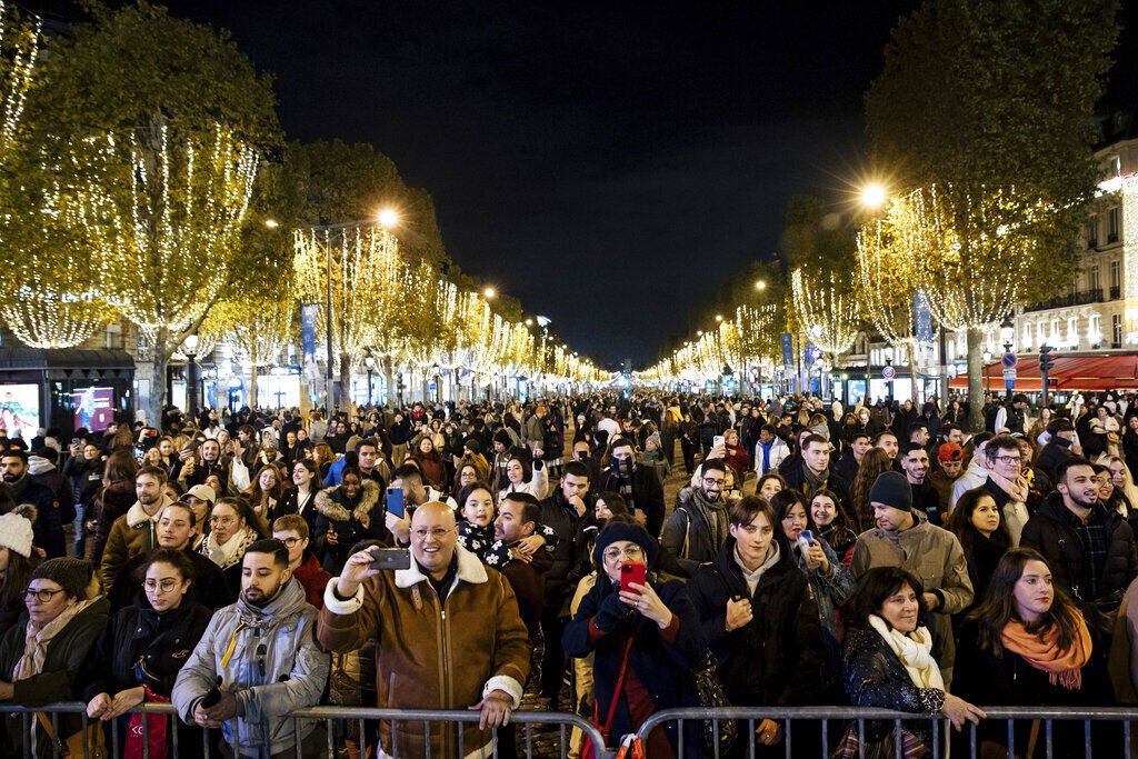 France Champs-Elysees Christmas Lighting
